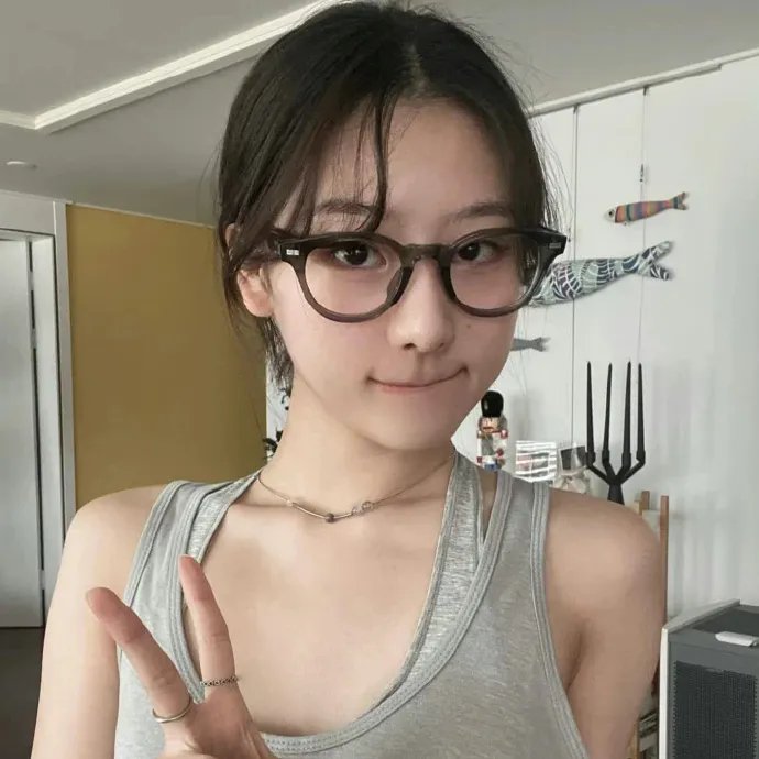 闪耀的她